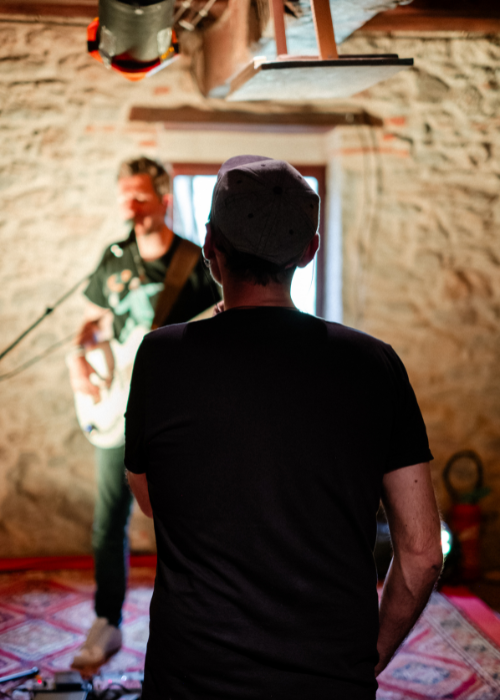 photo de Clément Vincent en coaching scénique dans le tiers-lieu Toketa