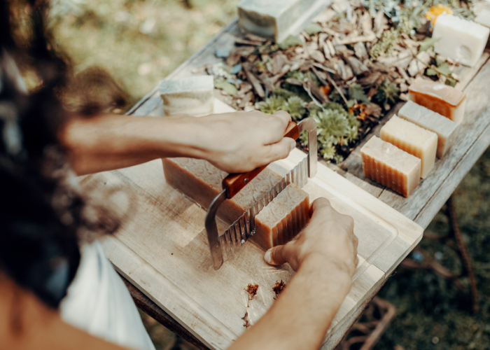 atelier savons photo d'un atelier de fabrication de savon