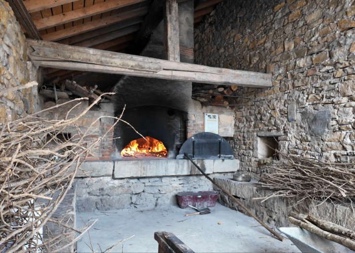 four banal du village de l'Abergement de Varey Photo du four banal du village de l'Abergement de Varey, utilisé par Toketa pour la cuisson du pain